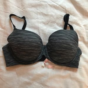 Pink wear everywhere T-shirt bra